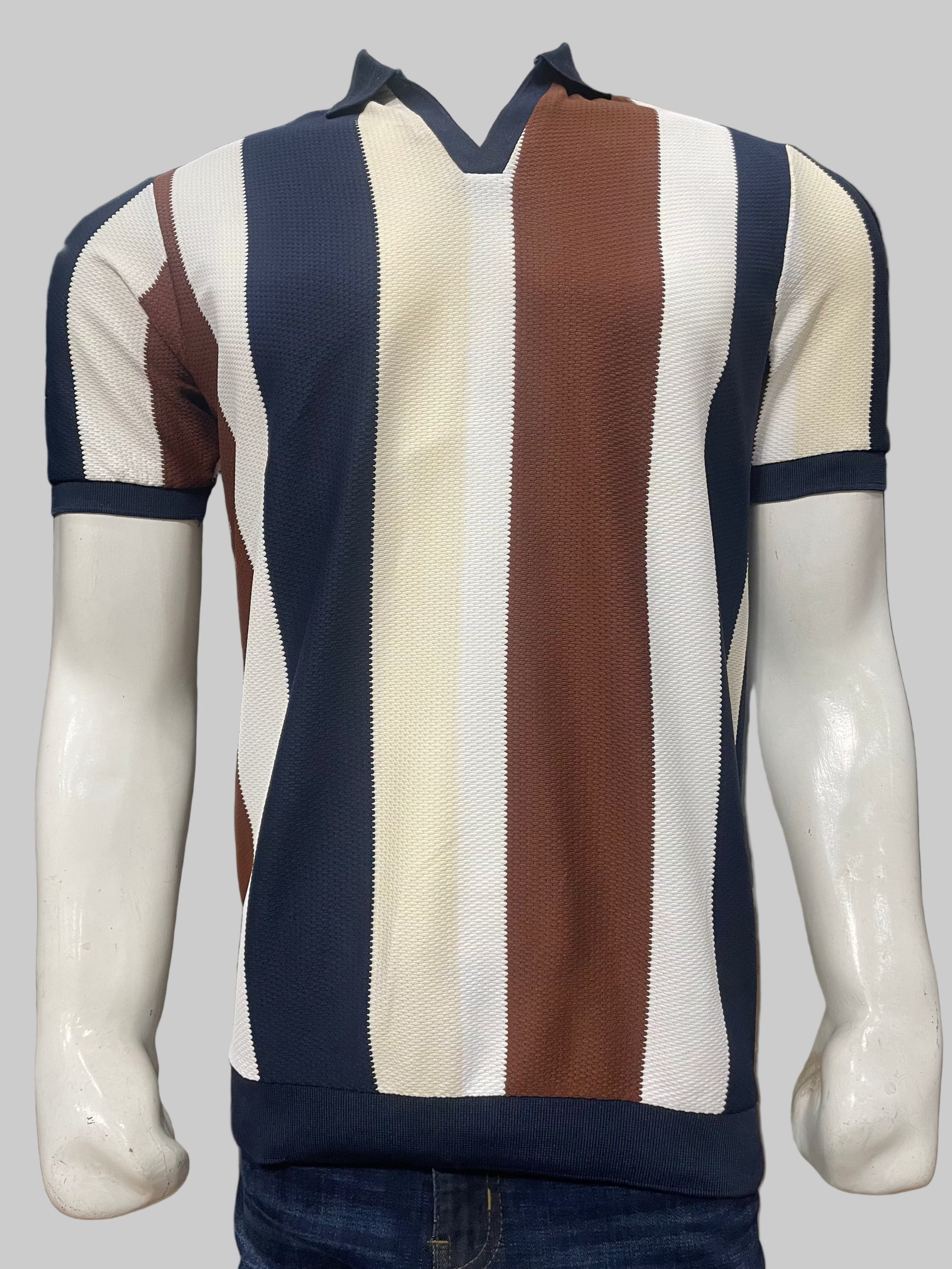 V-style polo collar