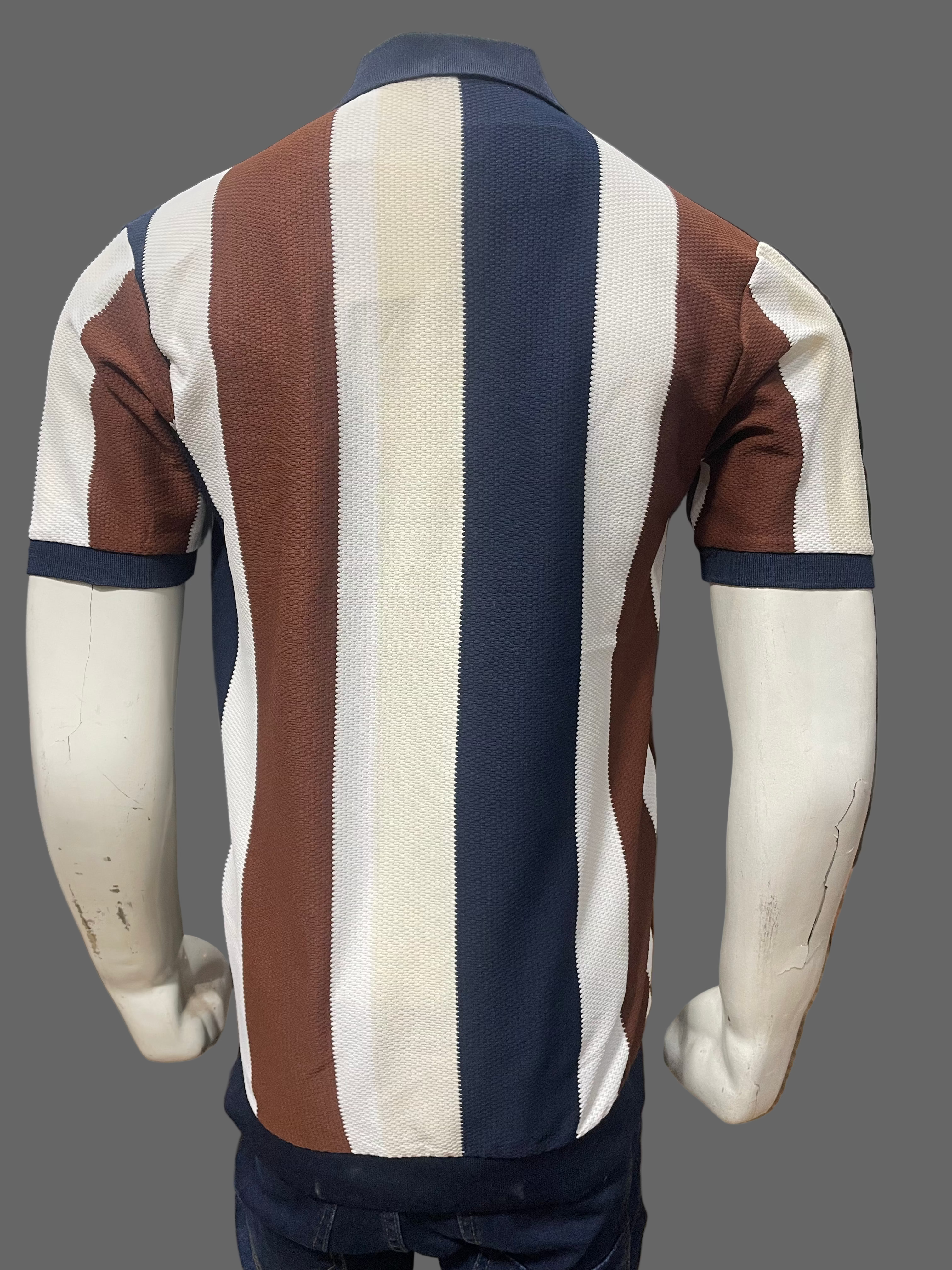V-style polo collar
