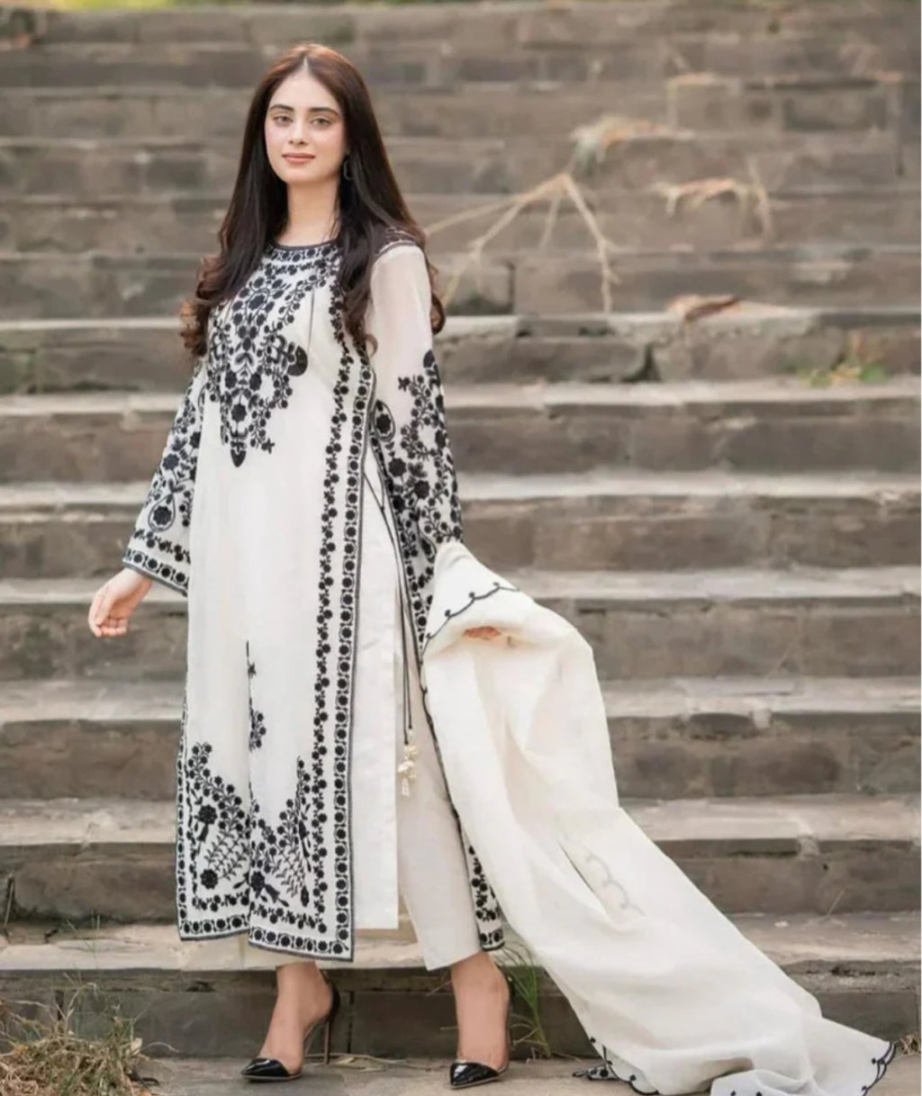 Lawn 3PC Embroidered With Chiffon Embroidered Dupatta-5019