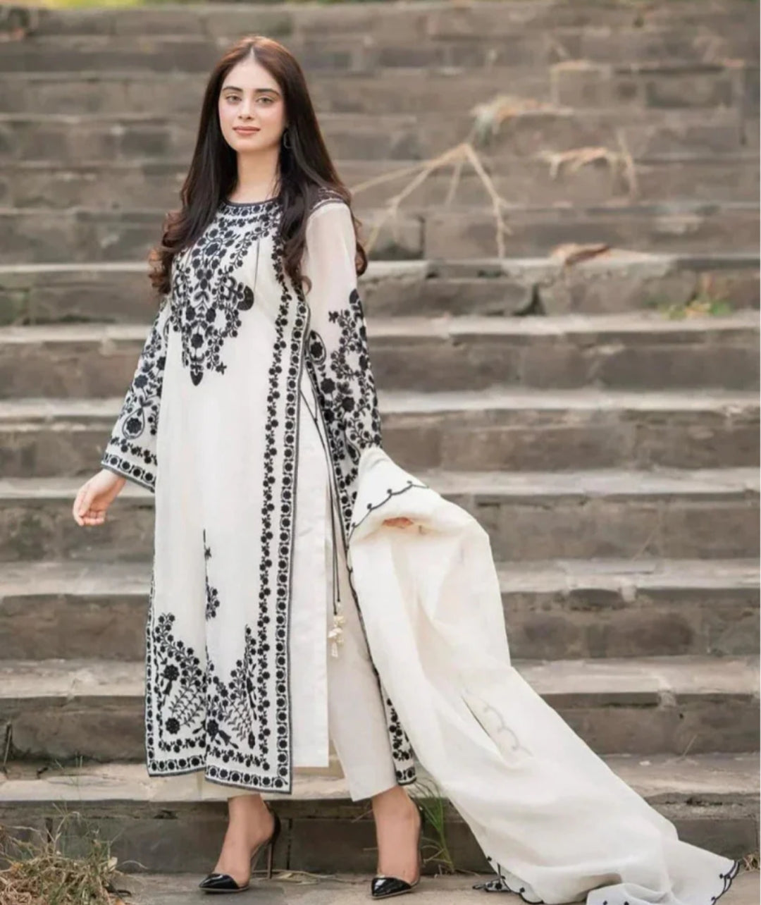 Lawn 3PC Embroidered With Chiffon Embroidered Dupatta-5019